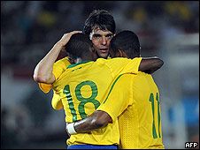 camisetas-brasileno Las camisetas del equipo brasileño están hechas con bolsas de basura plástica recicladas.