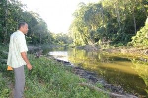 HATILLO PALMA, Guayubín.-  La tala sin ningún tipo de control y la quema indiscriminada, de  arboles  está causando estragos en las fuentes de agua que permiten el abastecimiento de cientos de familias de las zonas baja de la Cordillera Septentrional, específicamente en la zona de Guayubín.Pr+¡amo Rodr+¡guez, Dirigente Agricola en Loma de Solim+ín,Hoy/Cortesia Rafael Pujols.1/10/14