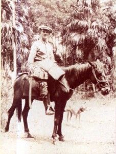 Ekman a caballo y su machete en mano, Higuey, 1930