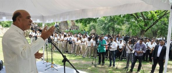 El Ministerio de Medio Ambiente y Recursos Naturales celebró el Día de la Madre Tierra con una actividad en el Parque Mirador del Oeste (Palacio de Engombe) junto a cientos de estudiantes de escuelas y colegios de la ciudad.