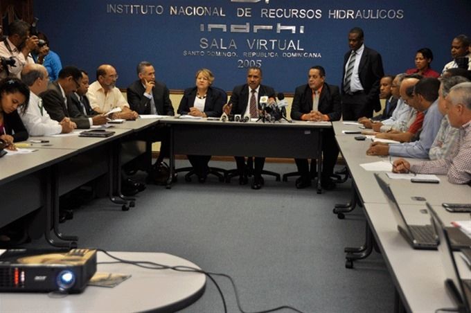 Encuentro. Los miembros del Observatorio Nacional del Agua se reunieron ayer para analizar la situación de la escasez de agua.