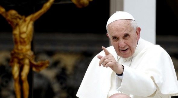 Papa Francisco pide atender degradación ambiental y anuncia encíclica