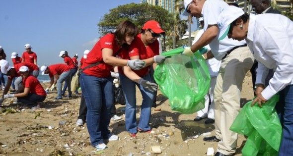 Retiran dos millones desechos en playas y ríos durante un operativo en 16 zonas