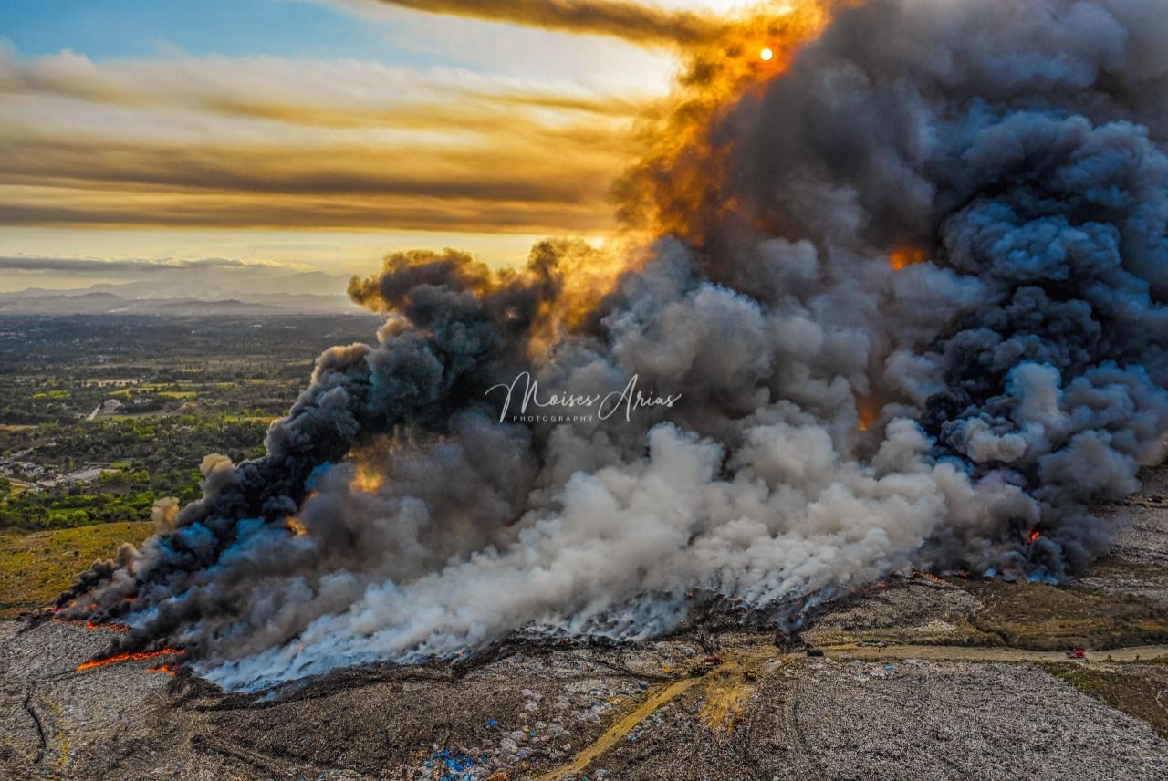 Incendio del vertedero de Duquesa en Abril de 2020